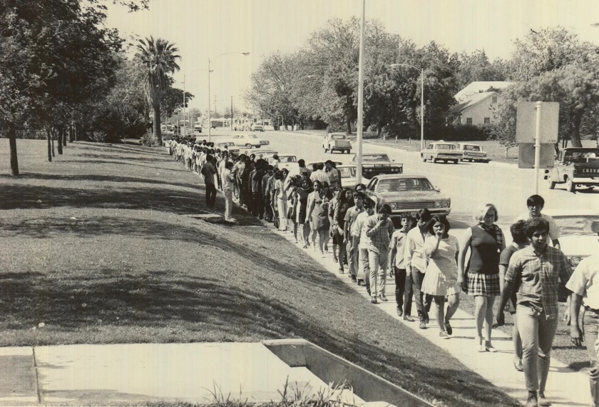 Student protestors picket in Uvalde, Texas in 1970