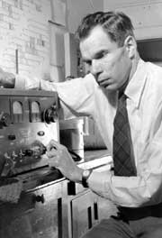 https://chem.libretexts.org/@api/deki/files/106175/Seaborg.jpg?revision=1&size=bestfit&width=180&height=264