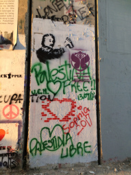 art on wall with the words "Palestine free" in two languages